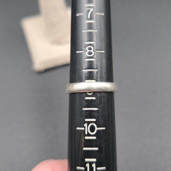 Size 9 Sterling Silver Oval Very Deep Dark Garnet Gem Band Ring A6113 - Picture 7 of 9